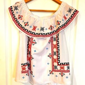 Central Park West NY Women’s Top M White Needle-Point Design Large Collar A-Line